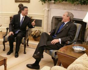 Dominican Republic President Leonel Fernández meets with George Bush in the White House