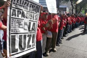 SPE members march against the government attack on Luz y Fuerza del Centro stations