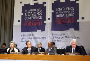 Hillary Clinton, Ban Ki-moon, René Préval and Bill Clinton at the UN donors conference in New York City