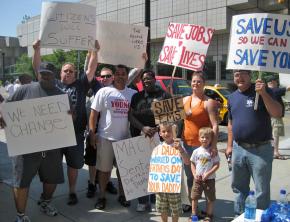 EMS workers on the picket line in Detroit in a struggle for jobs