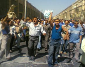 Workers march through the streets of El-Mahalla el-Kubra