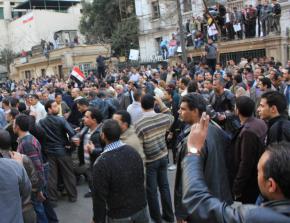 A crowd of Egypt Telecom workers block streets in protest of Hosni Mubarak's dictatorship