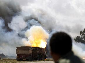U.S.-led bombing targeted against vehicles outside Benghazi as rebels look on
