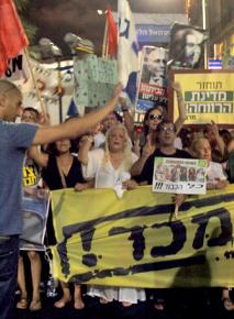 Hundreds of thousands protesting in Tel Aviv