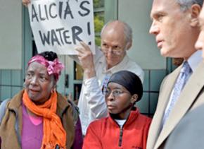 Protesters demand that Alicia's water be turned back on