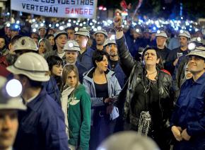 Miners with tens of thousands of supporters in León during the Black March to Madrid