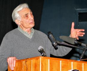 Howard Zinn speaking to college students in 2004