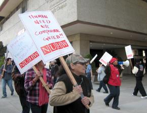 NUHW members picket outside California Pacific Medical Center