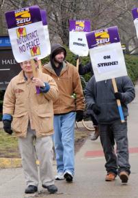 SEIU strikers hit the picket lines on the U of I campus in Urbana-Champaign