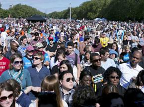 Thousands rally against world hunger ahead of the G8 summit