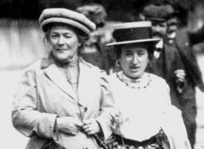 Clara Zetkin (left) alongside Rosa Luxemburg
