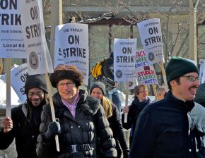 UIC faculty members on the picket lines during their strike