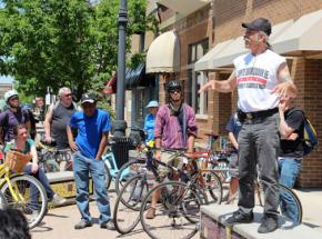 Jorge Mújica speaks to participants in a radical history bike tour raising funds for his campaign