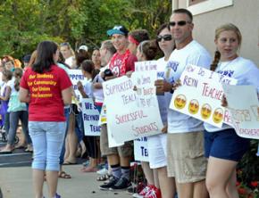 Reynoldsburg teachers rally with support from students