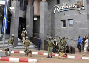 Malian security forces outside the Radisson Blu hotel in Bamako