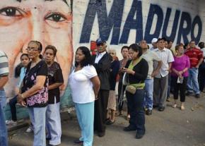 Lines outside supermarkets in Venezuela form early in the morning