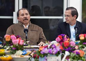 Nicaraguan President Daniel Ortega (left) speaks at a press conference alongside Ecuador's Foreign Minister Ricardo Patiño