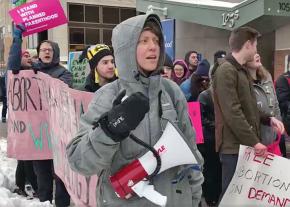 Countering the anti-choice bigots outside a Planned Parenthood clinic