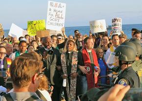 Anti-racists demonstrate in Laguna Beach, California