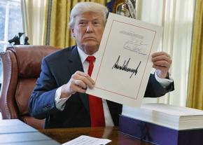 Donald Trump signs the Republicans' tax-cut rip-off into law