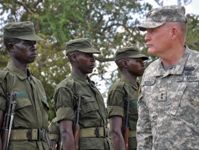 A U.S. major general inspects Ugandan troops
