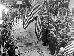 Lawrence textile strikers surrounded by Massachusetts militiamen