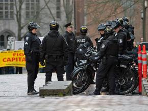 Police provide security for the far right at the University of Washington